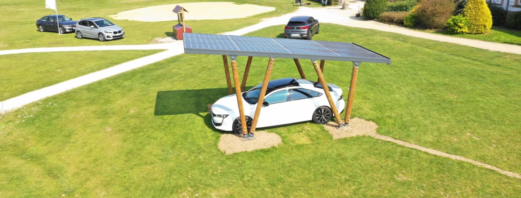 Carport photovoltaïque réalisé par le Groupe Roy Énergie 1