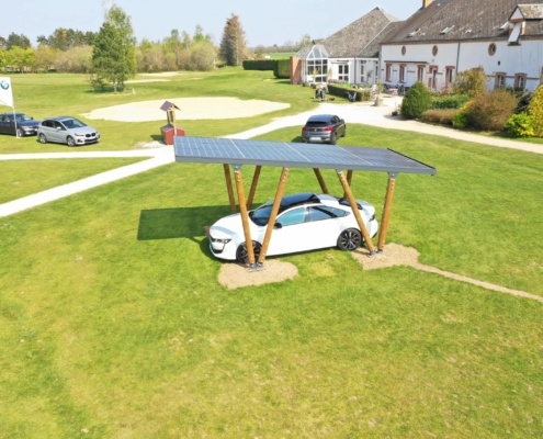 Carport photovoltaïque réalisé par le Groupe Roy Énergie 1