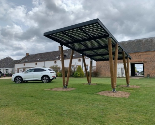 Carport photovoltaïque réalisé par Groupe Roy Énergie 3