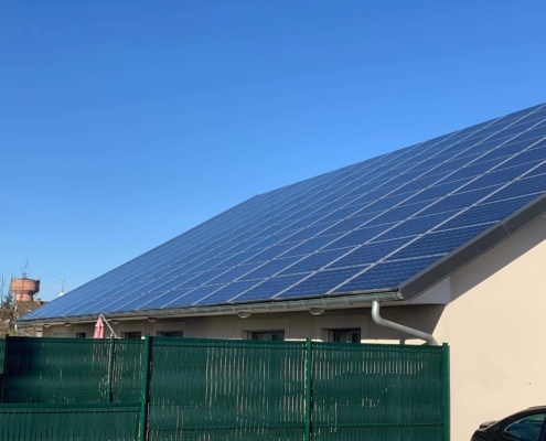 Panneaux photovoltaïques du Groupe Roy Énergie sur un bien immobilier