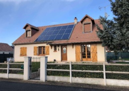 Installation de panneaux photovoltaïques sur un pavillon par le Groupe Roy Énergie