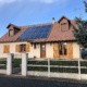 Installation de panneaux photovoltaïques sur un pavillon par le Groupe Roy Énergie