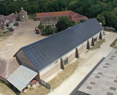 toit hangar agricole recouvert de panneaux photovoltaïques
