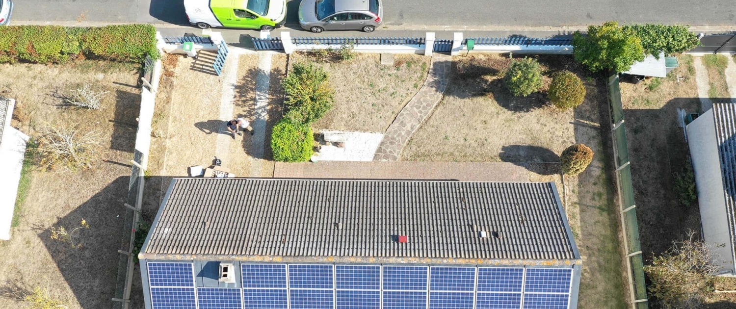 Panneaux photovoltaïques sur la toiture d'un particulier