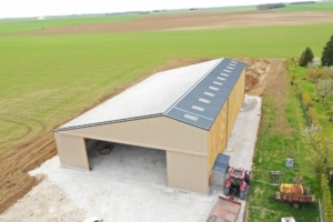 hangar agricole équipé de panneaux photovoltaïques