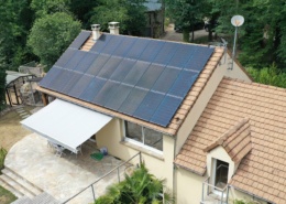 maison avec panneaux photovoltaïques pour autoconsommation