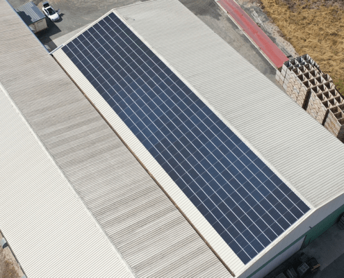 bâtiment frigorifique agricole équipé de panneaux photovoltaïques