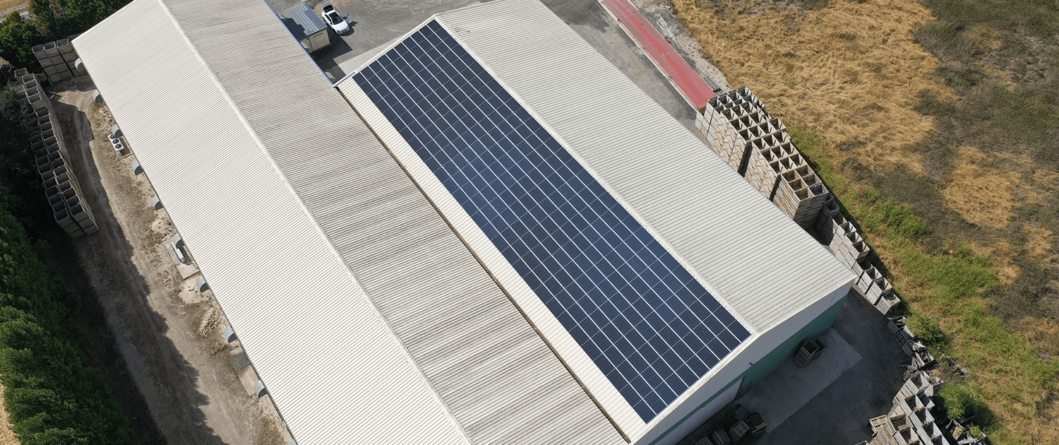 bâtiment frigorifique agricole équipé de panneaux photovoltaïques