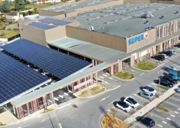panneaux photovoltaïques toiture magasin