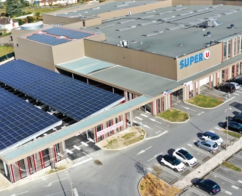 panneaux photovoltaïques toiture magasin