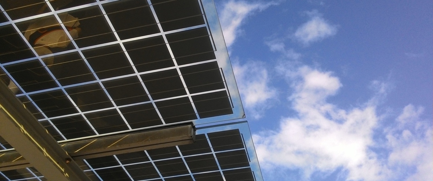 Panneau solaire bifacial