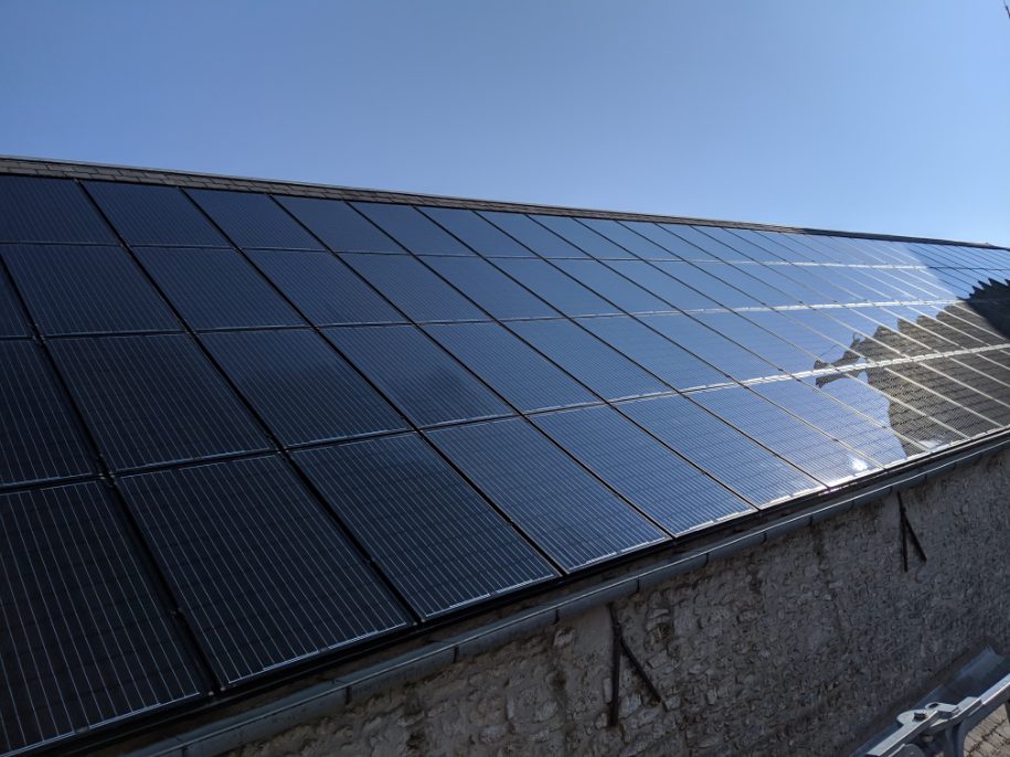 Panneau photovoltaïque noir