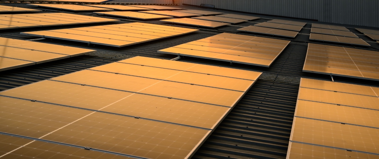 Panneaux aérovoltaïques, une solution énergétique combinant la production d’électricité et de chaleur Panneaux aérovoltaïques, une solution énergétique combinant la production d’électricité et de chaleur