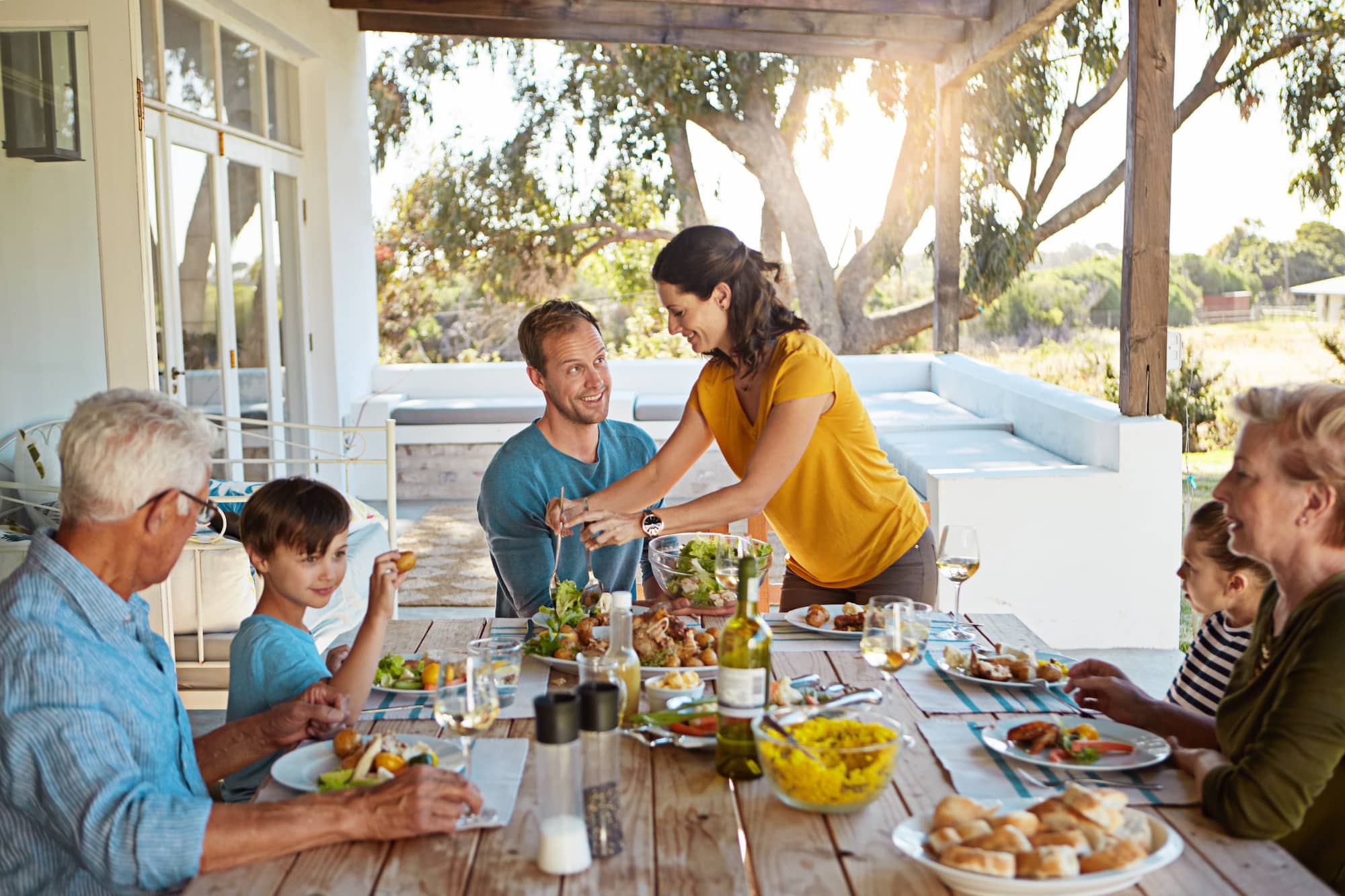 famille sous une pergola 