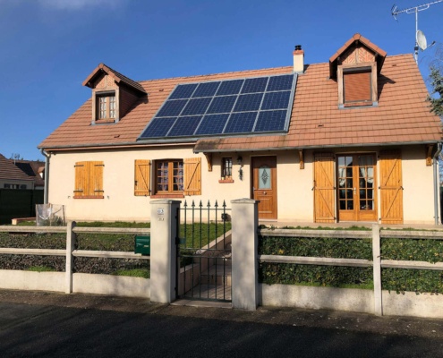 Panneaux photovoltaïques sur la toiture d'un particulier