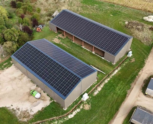 Vue aérienne d'une installation photovoltaïque par Groupe Roy énergie