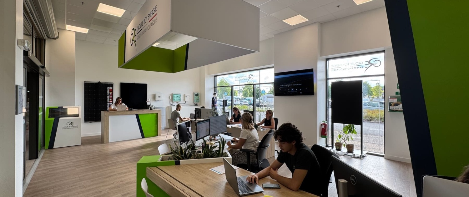 Employés de Groupe Roy Énergie à l'intérieur de l'agence