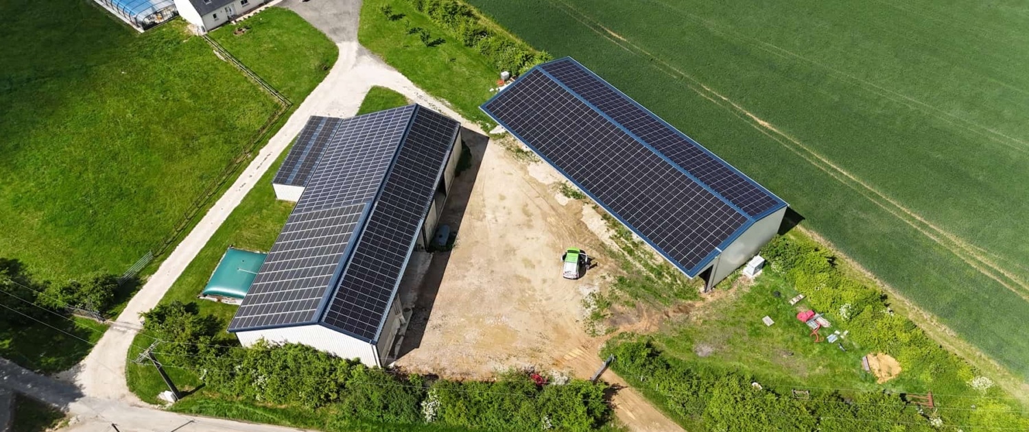 Hangar photovoltaïque GROUPE ROY ÉNERGIE Panneaux photovoltaïques 100kWc exploitation agricole 35320 2
